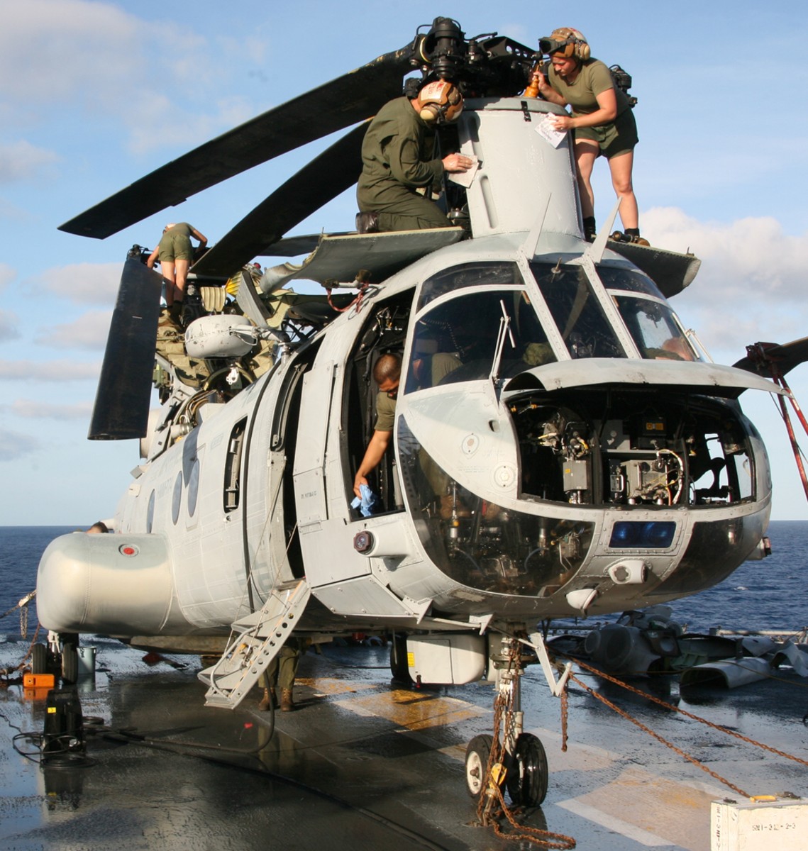 hmm-774 moonlight ch-46e sea knight marine medium helicopter squadron usmc guantanamo bay cuba 23