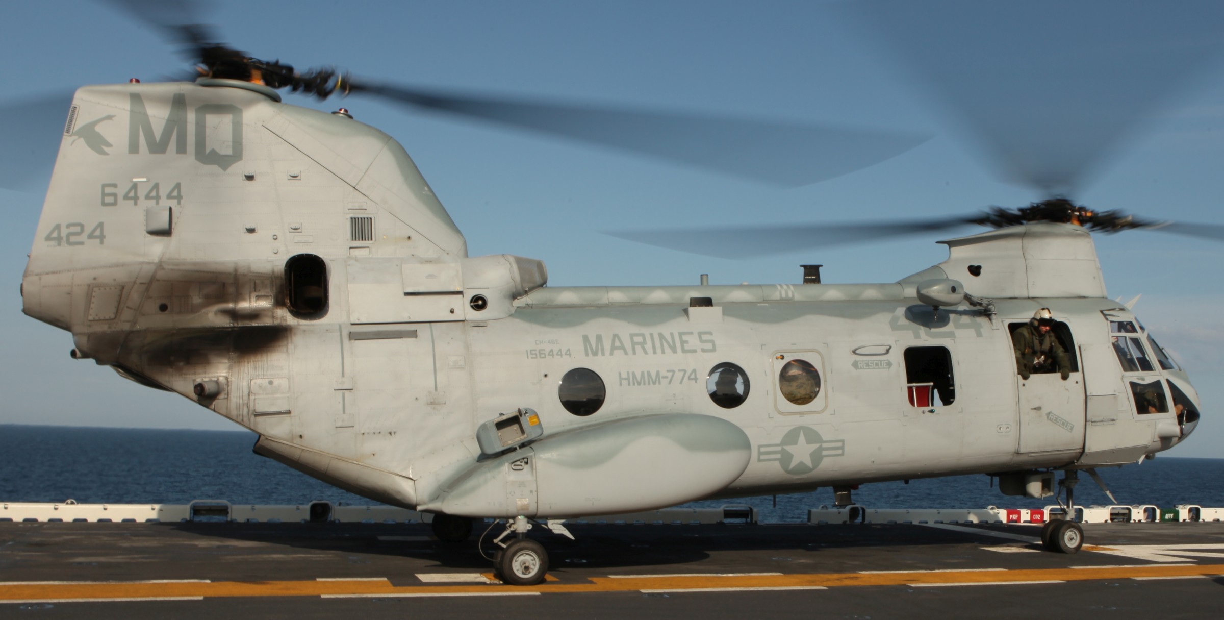 hmm-774 moonlight ch-46e sea knight marine medium helicopter squadron usmc mcas cherry point 26x