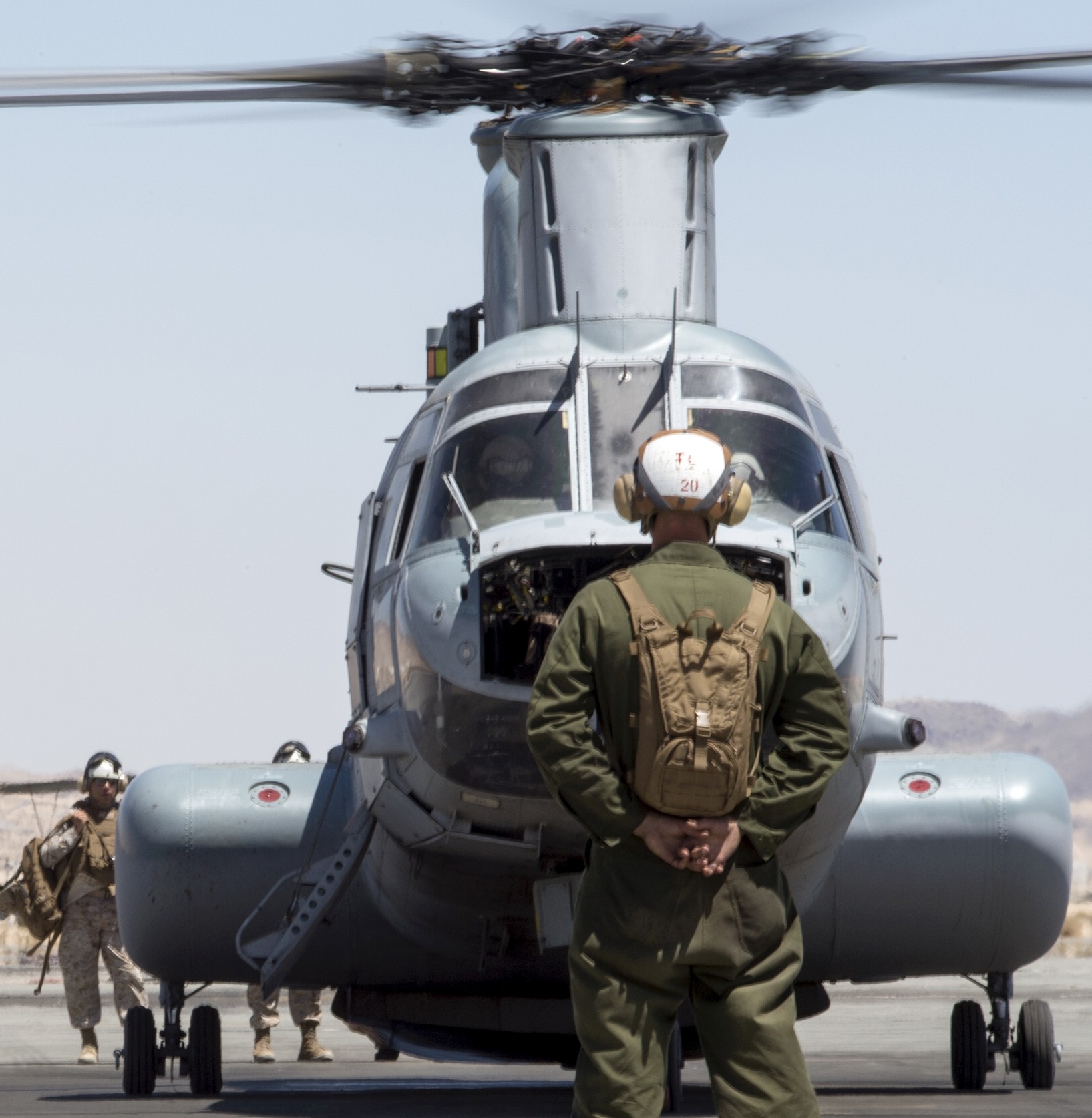 hmm-774 moonlight ch-46e sea knight marine medium helicopter squadron mcagcc twentynine palms 32