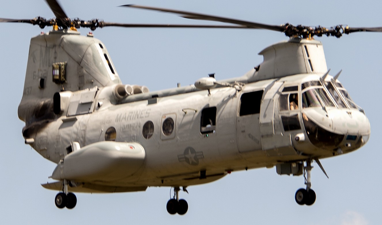 hmm-774 moonlight ch-46e sea knight marine medium helicopter squadron usmc 33