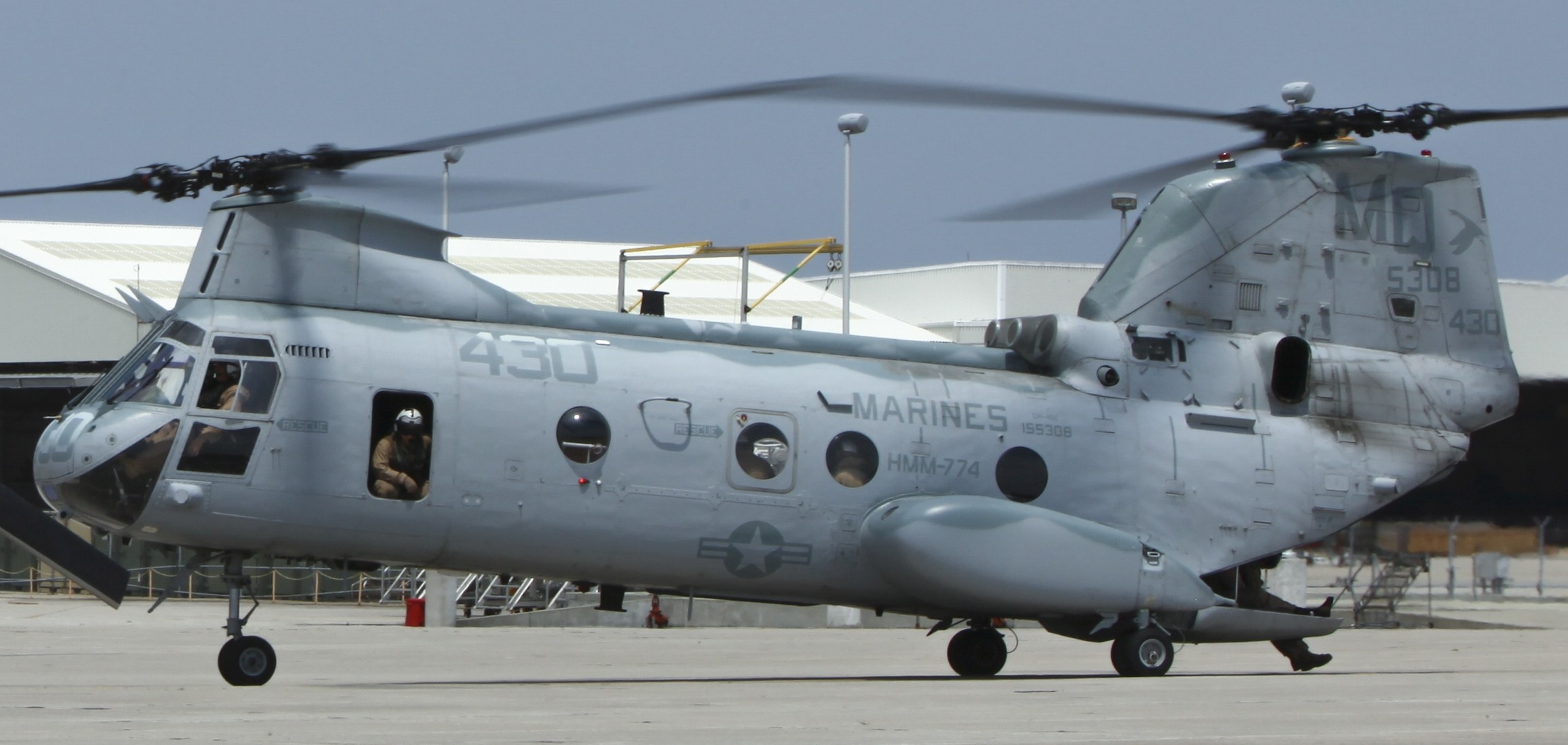 hmm-774 moonlight ch-46e sea knight marine medium helicopter squadron mcas cherry point 62