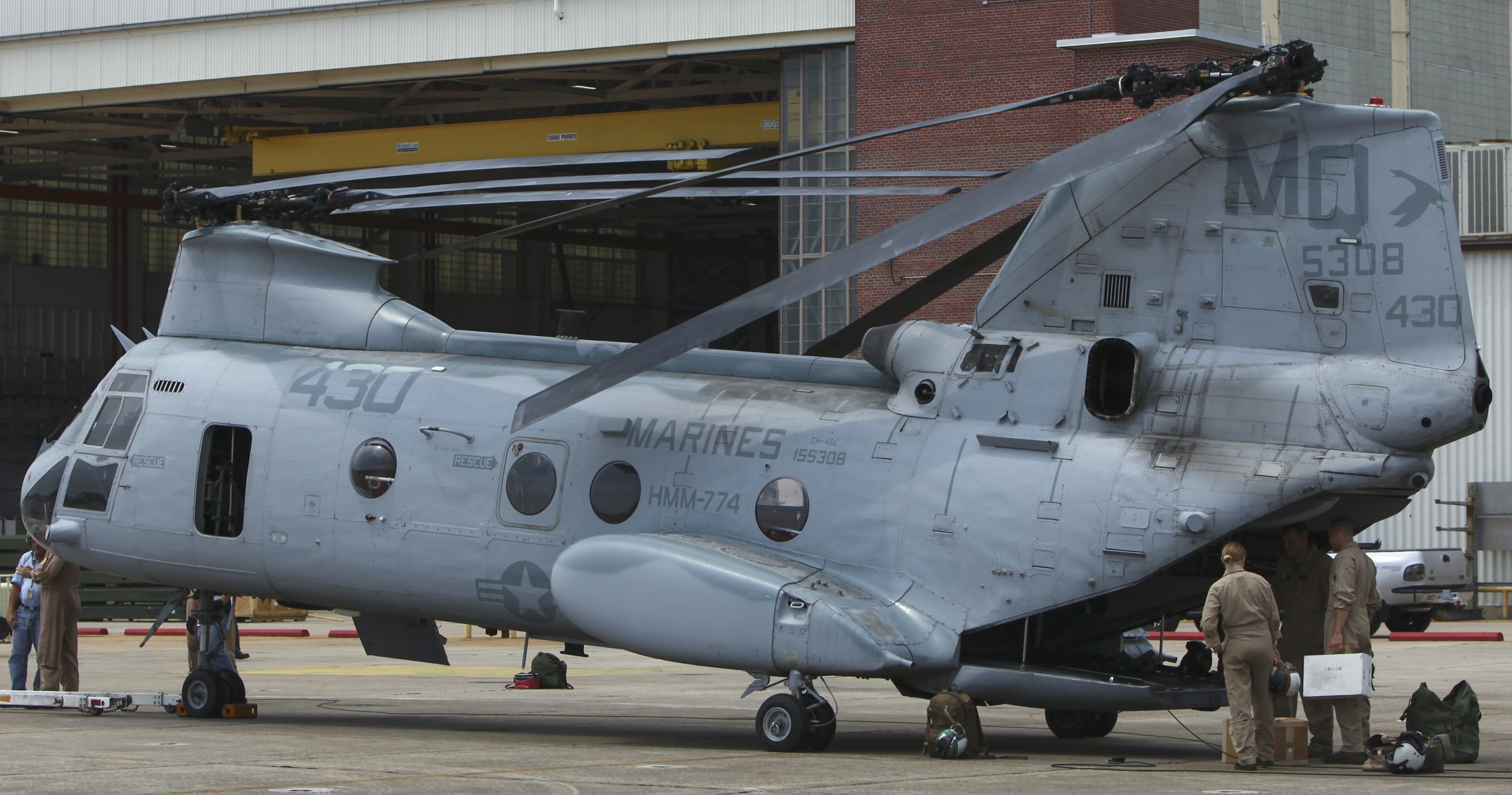 hmm-774 moonlight ch-46e sea knight marine medium helicopter squadron usmc mcas cherry point 65