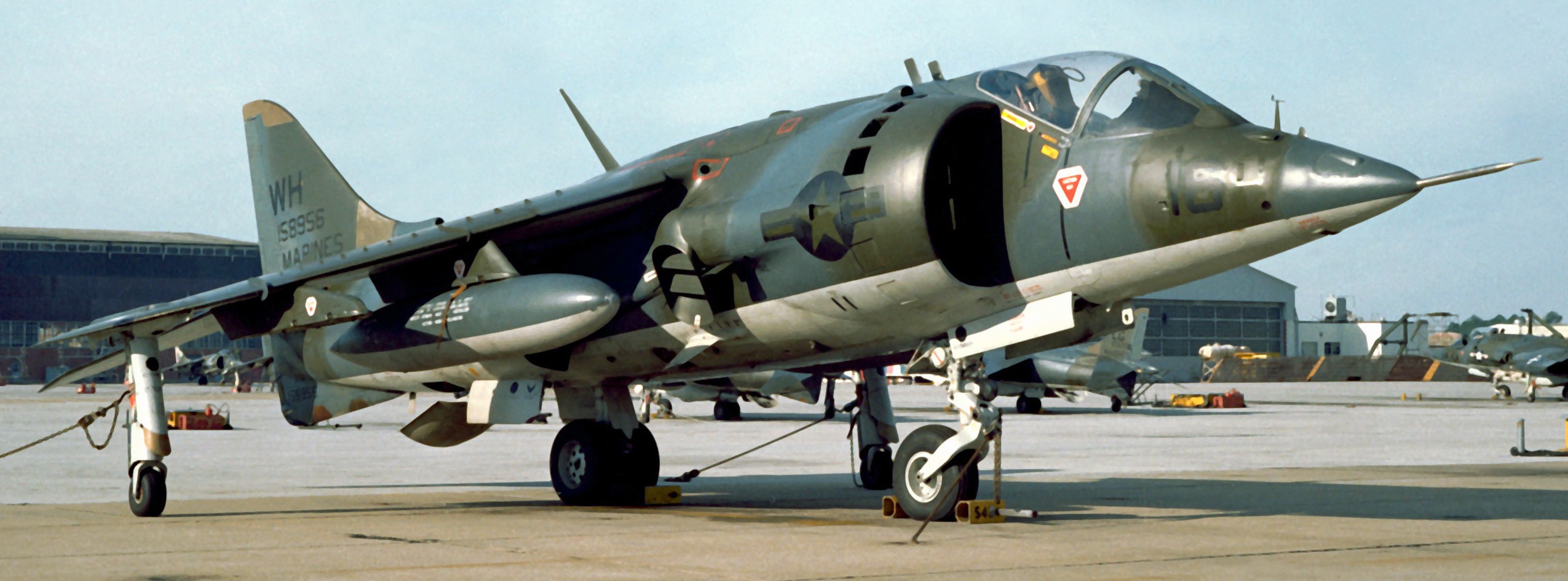 Av 08fb. Av-8a Harrier. Харриер 2 самолет. Харриер av-8a самолет. Hasegawa av-8a Harrier.