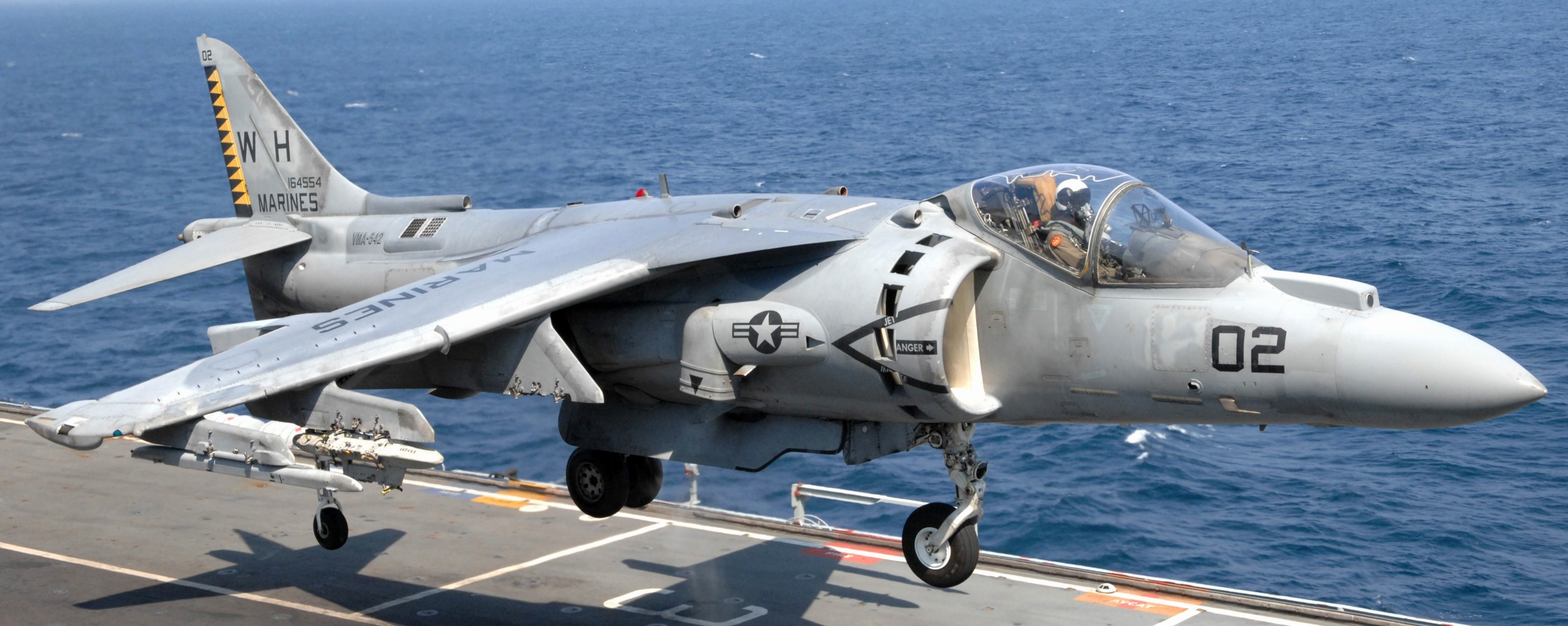 vma-542 tigers marine attack squadron usmc av-8b harrier ii hms illustrious r06 68