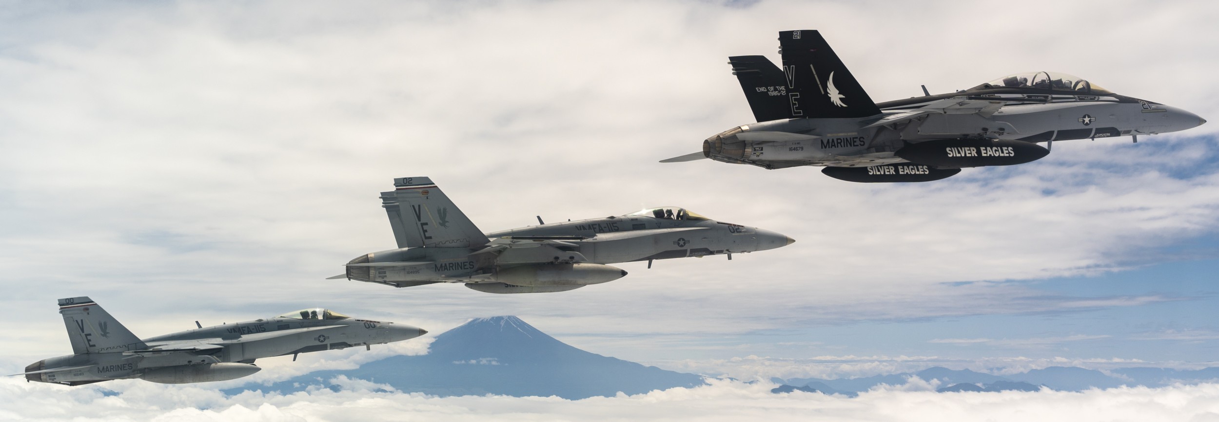 vmfa-115 silver eagles marine fighter attack squadron f/a-18d hornet mount fuji japan 269