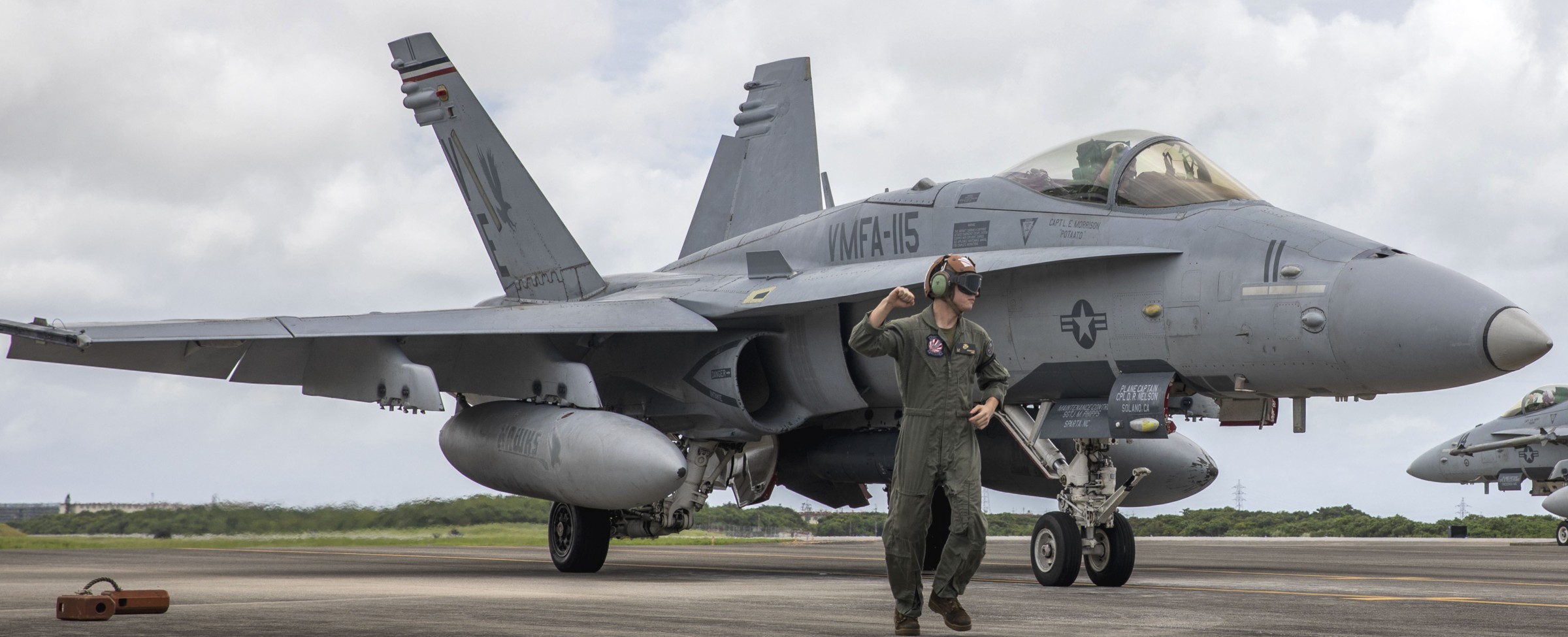 vmfa-115 silver eagles marine fighter attack squadron f/a-18c hornet mcas futenma 286