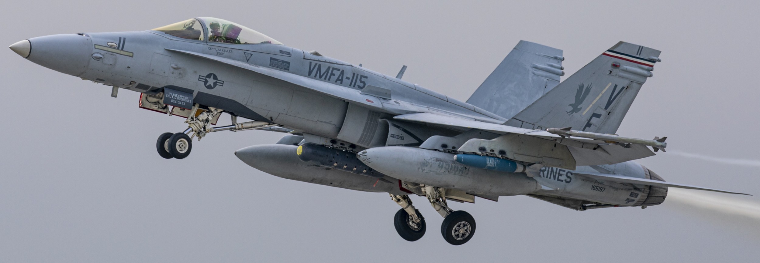 vmfa-115 silver eagles marine fighter attack squadron f/a-18c hornet kadena air base 289