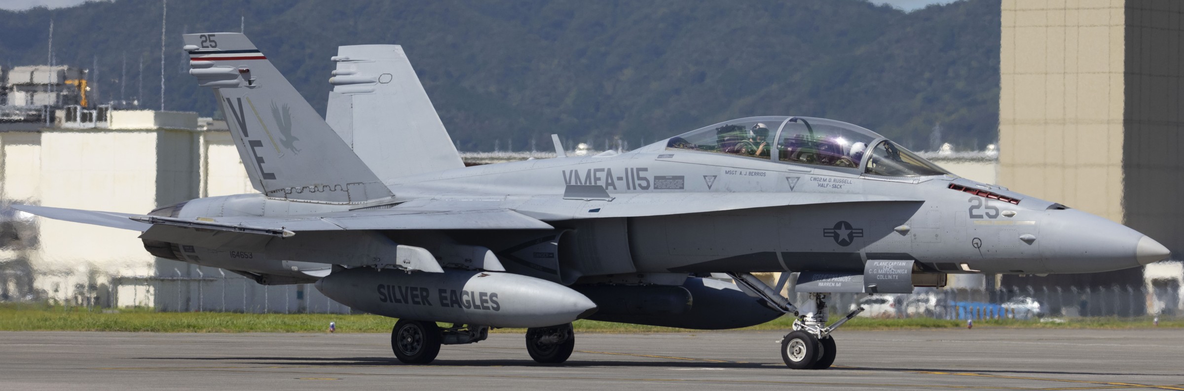 vmfa-115 silver eagles marine fighter attack squadron f/a-18d hornet mcas iwakuni japan udp 298