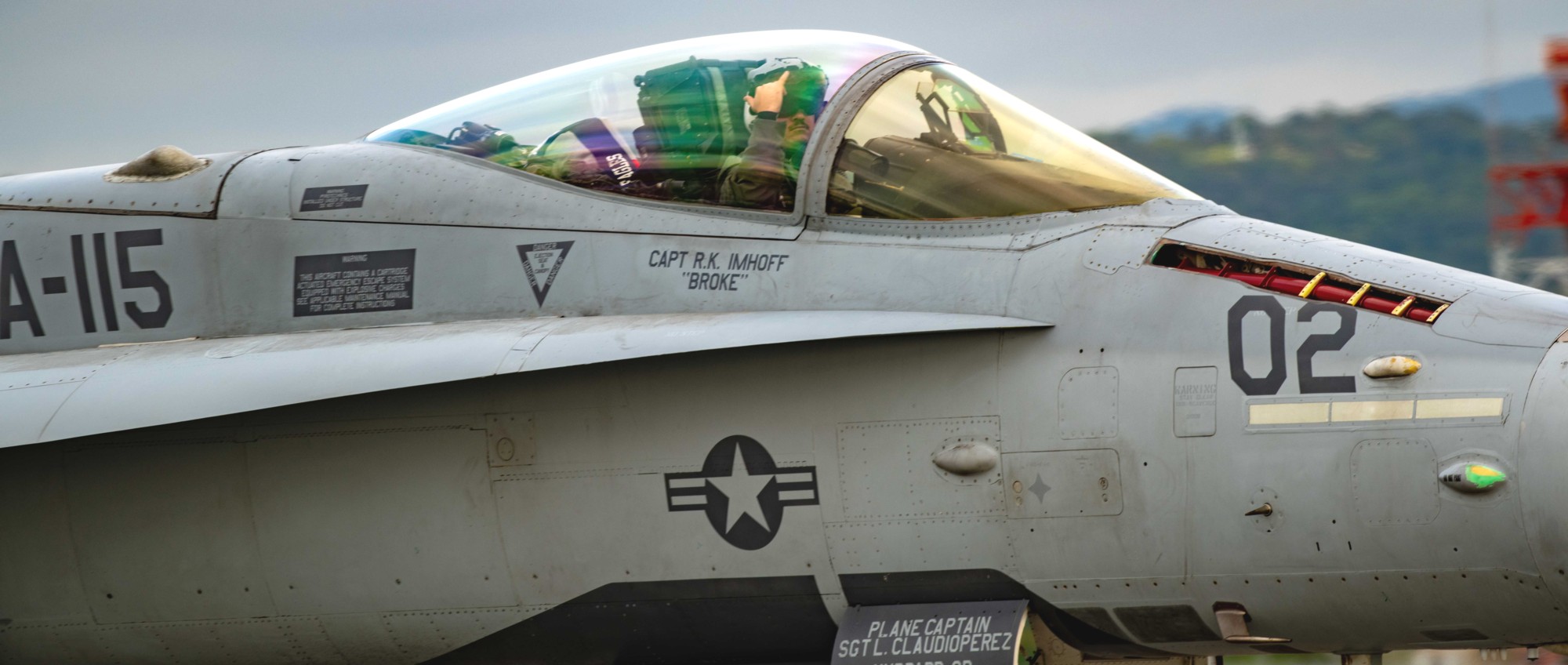 vmfa-115 silver eagles marine fighter attack squadron f/a-18c hornet departing mcas iwakuni 300