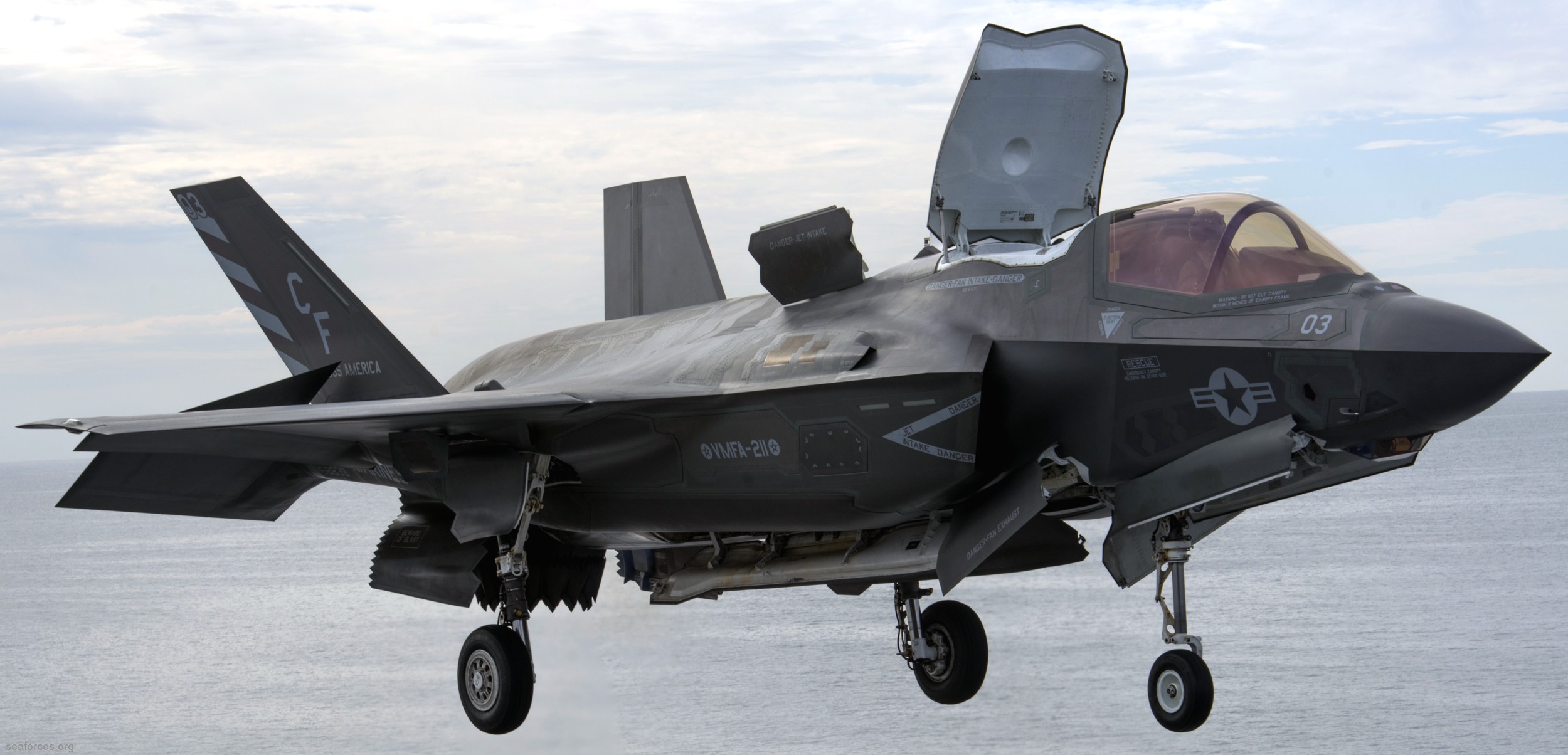 vmfa-211 avengers f-35b lightning ii jsf marine fighter attack squadron 71 uss america lha-6