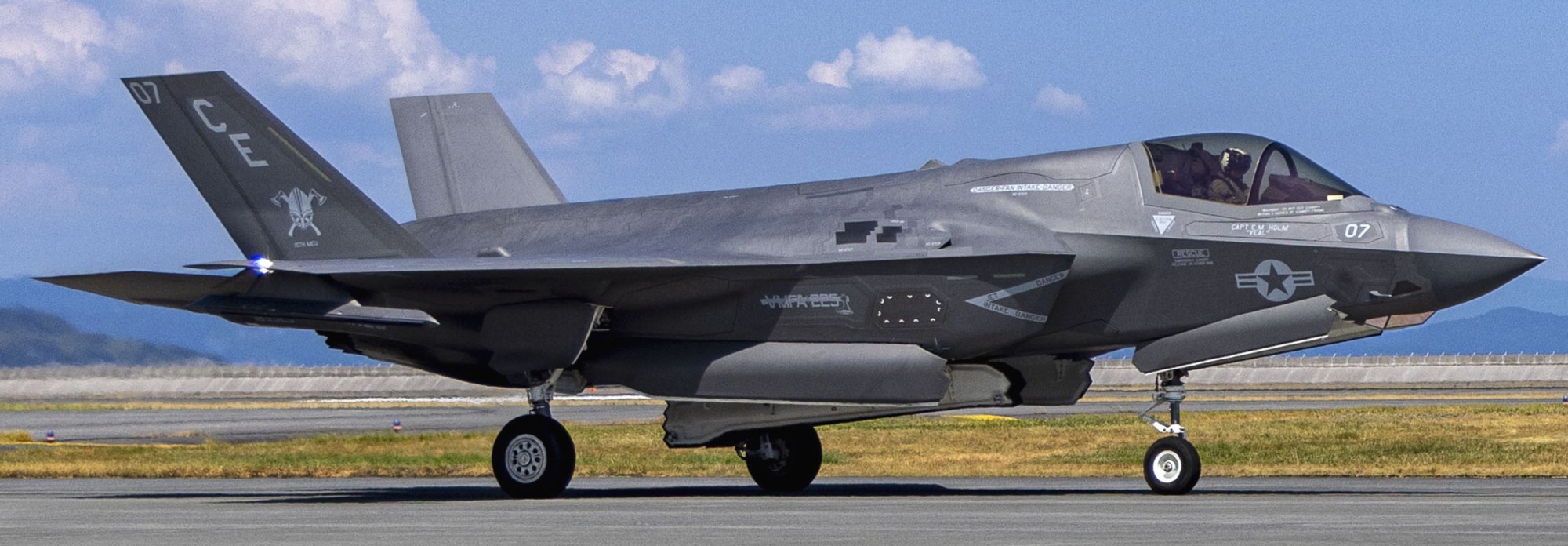 vmfa-225 vikings marine fighter attack squadron f-35b lightning ii mcas iwakuni 31