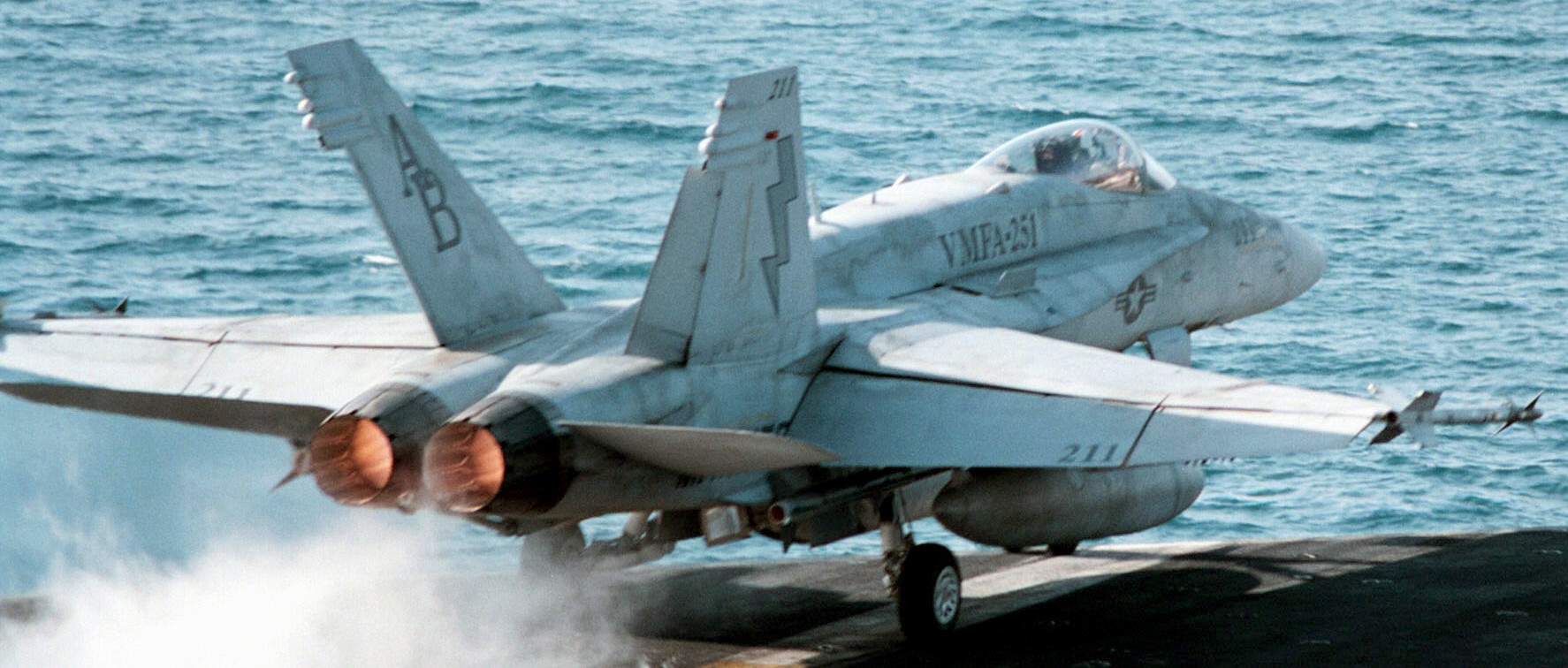 vmfa-251 thunderbolts marine fighter attack squadron f/a-18c hornet uss george washington cvn-73 182