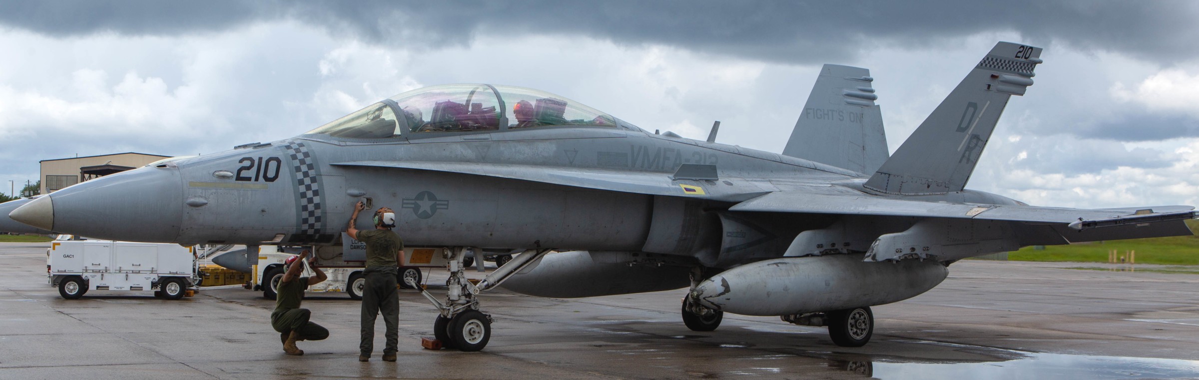 vmfa-312 checkerboards marine fighter attack squadron f/a-18d hornet 159