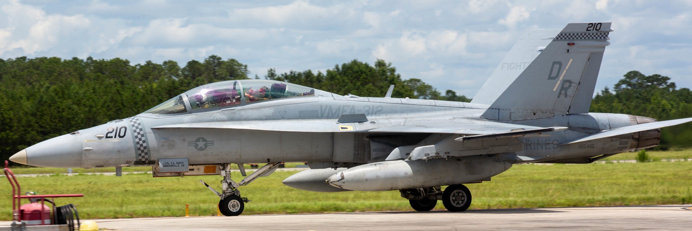 vmfa-312 checkerboards marine fighter attack squadron f/a-18d hornet 160