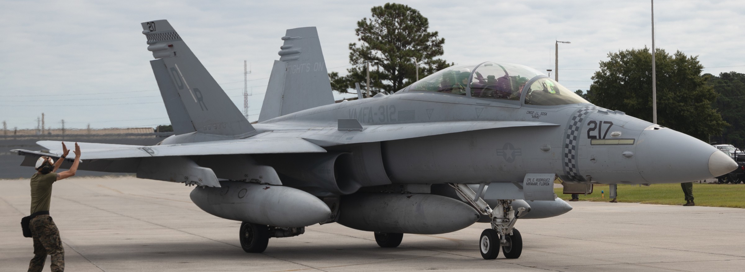 vmfa-312 checkerboards marine fighter attack squadron f/a-18d hornet departing mcas beaufort 2022 163