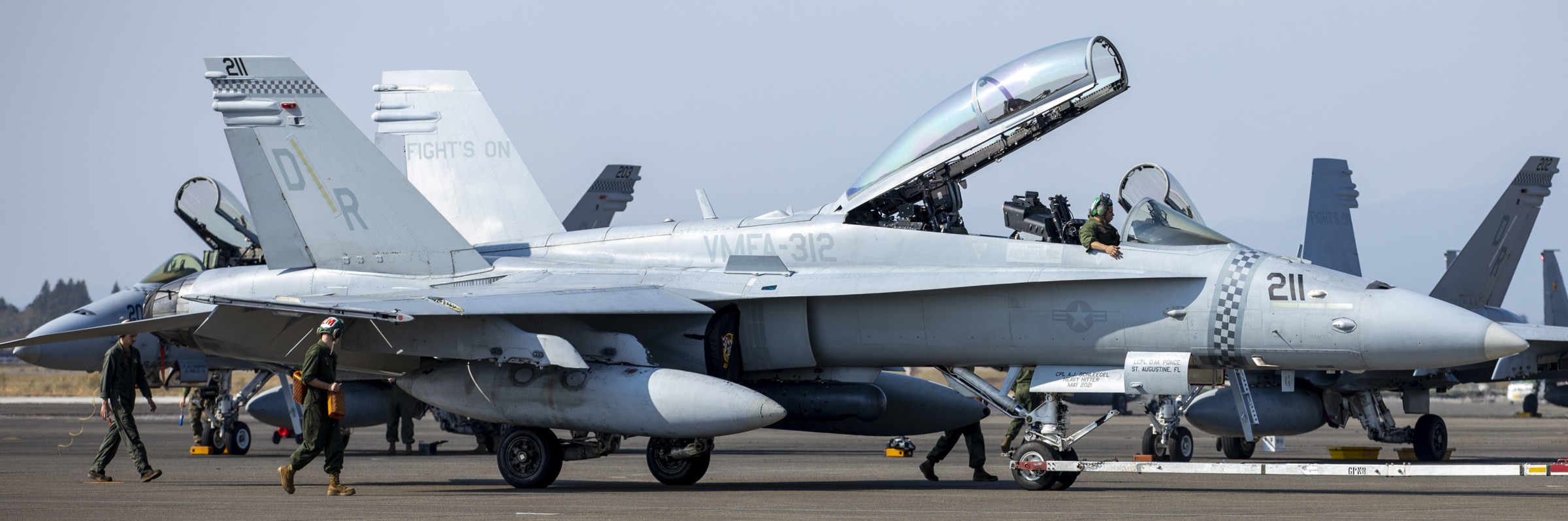 vmfa-312 checkerboards marine fighter attack squadron f/a-18d hornet keen sword nyutabaru air base japan 2023 184