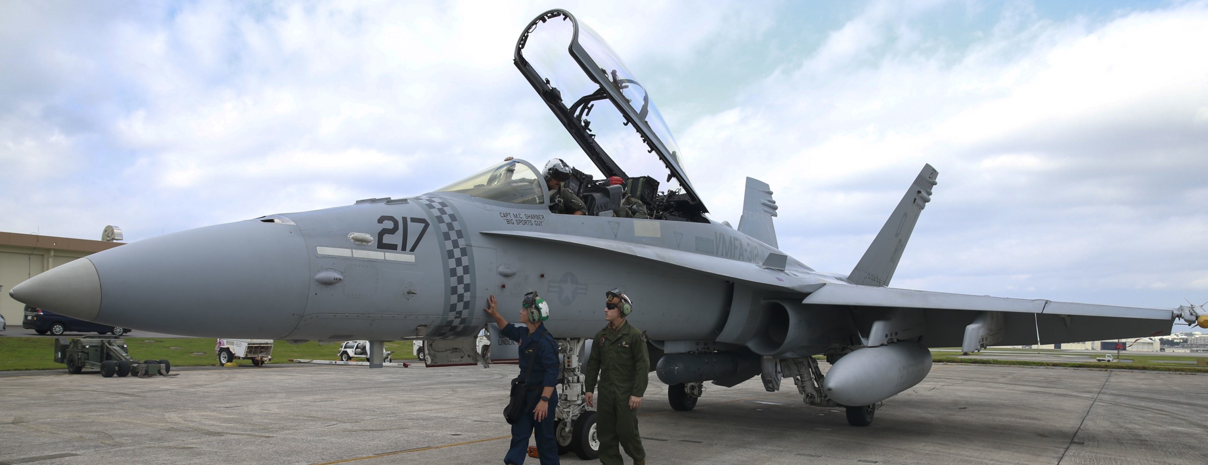 vmfa-312 checkerboards marine fighter attack squadron f/a-18d hornet kadena air base 2022 188