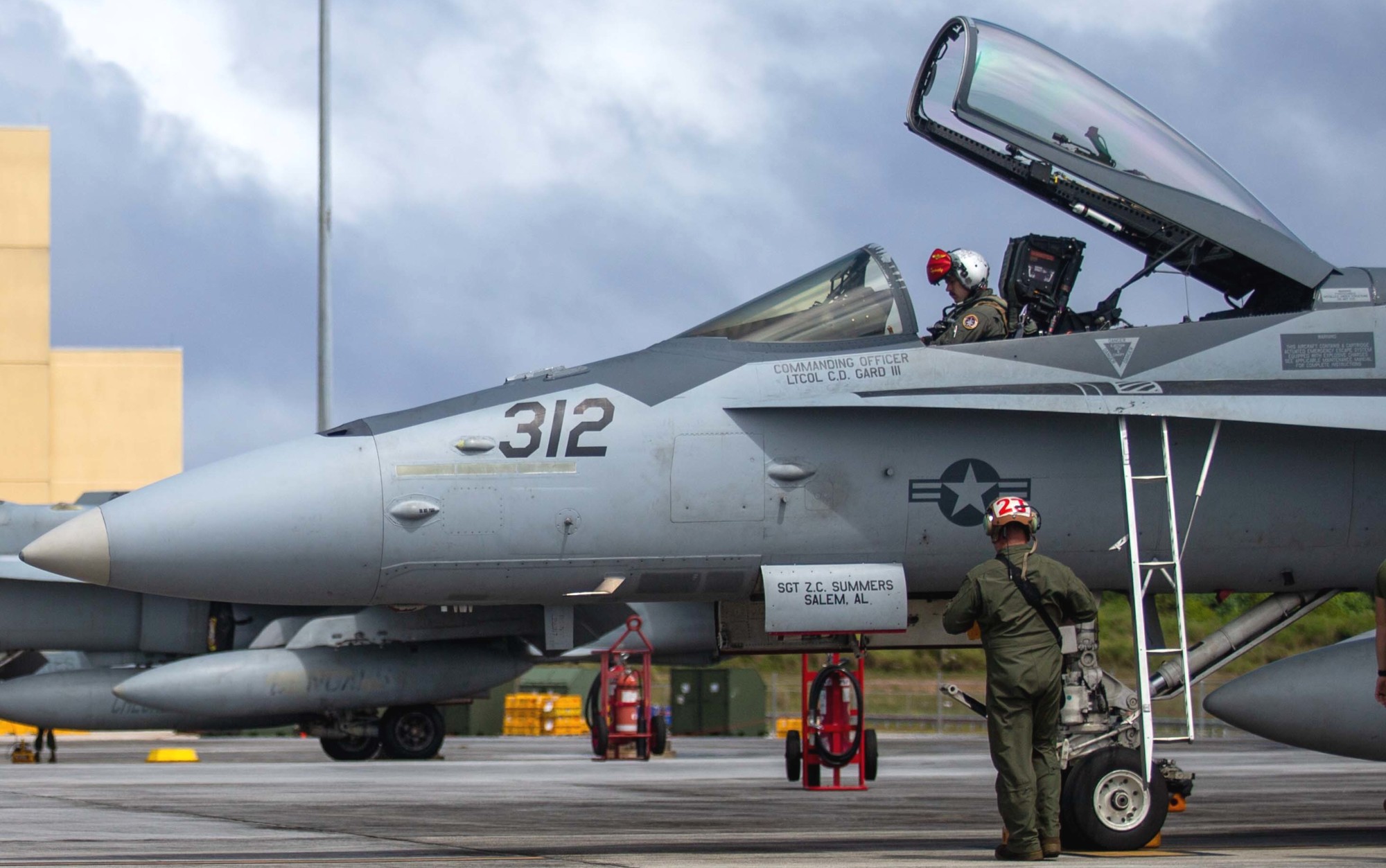 vmfa-312 checkerboards marine fighter attack squadron f/a-18c hornet 200