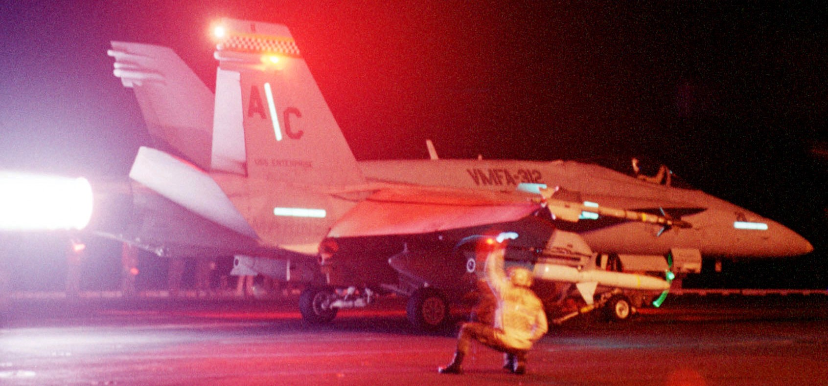 vmfa-312 checkerboards marine fighter attack squadron usmc f/a-18c hornet cvw-3 uss enterprise cvn-65 1998 238