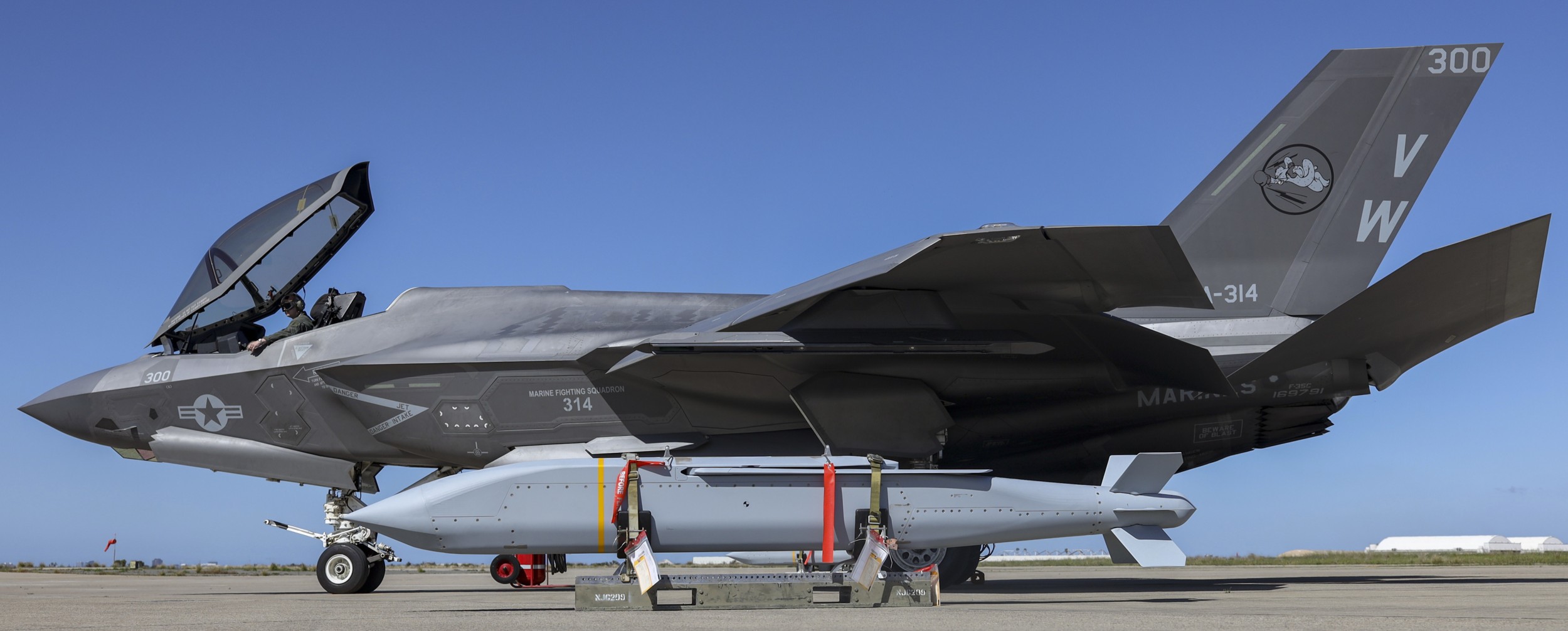 vmfa-314 black knights marine fighter attack squadron f-35c lightning agm-154 joint standoff weapon jsow mcas miramar 170