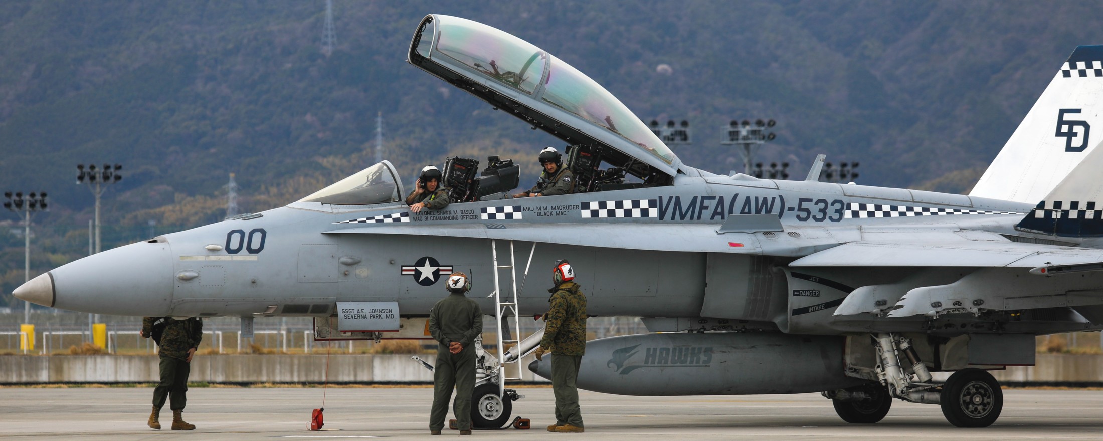 vmfa(aw)-533 hawks marine fighter attack squadron f/a-18d hornet 98