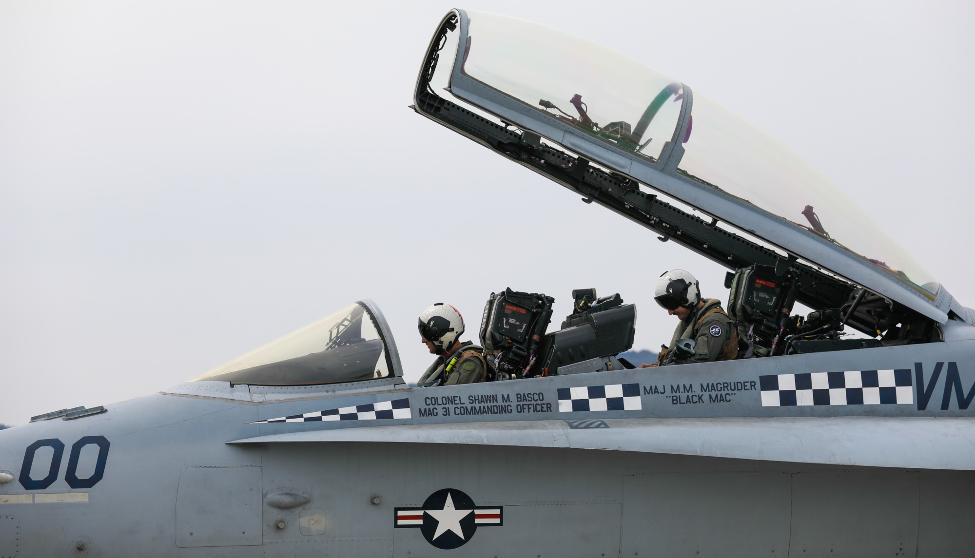 vmfa(aw)-533 hawks marine fighter attack squadron f/a-18d hornet cockpit view 99