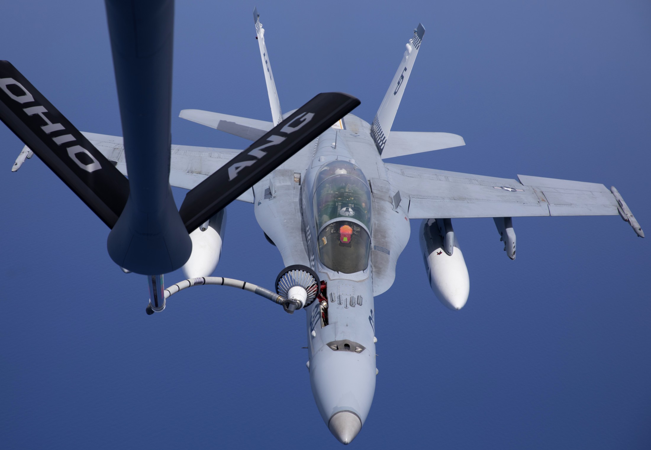 vmfa(aw)-533 hawks marine fighter attack squadron f/a-18d hornet aerial refueling 108