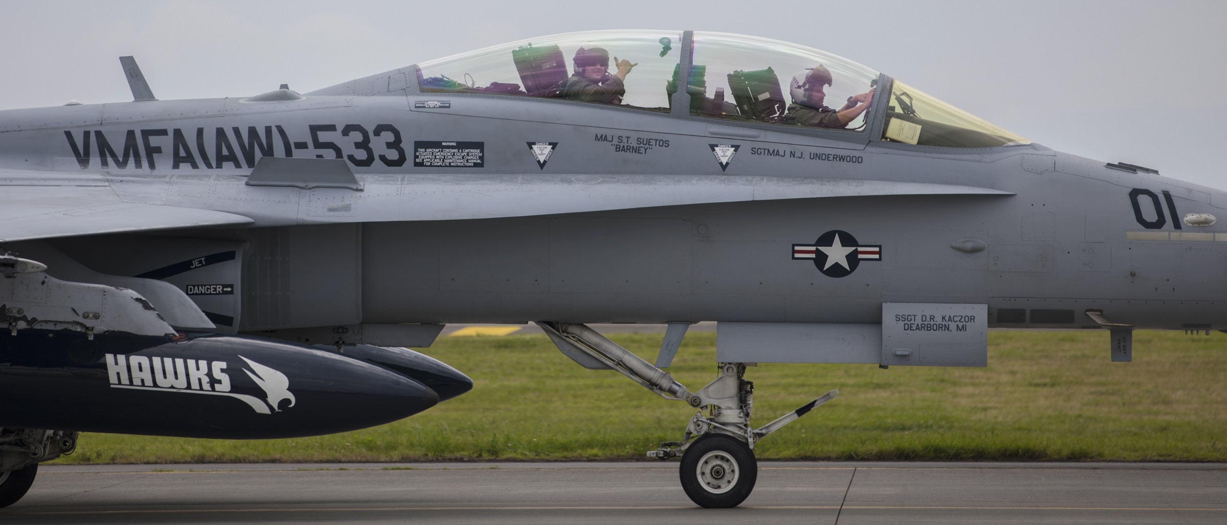 vmfa(aw)-533 hawks marine fighter attack squadron f/a-18d hornet 124