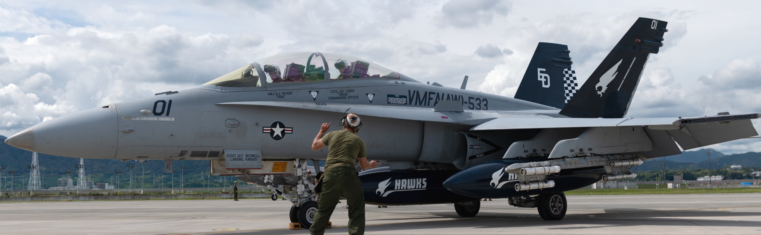 vmfa(aw)-533 hawks marine fighter attack squadron f/a-18d hornet mcas iwakuni 127