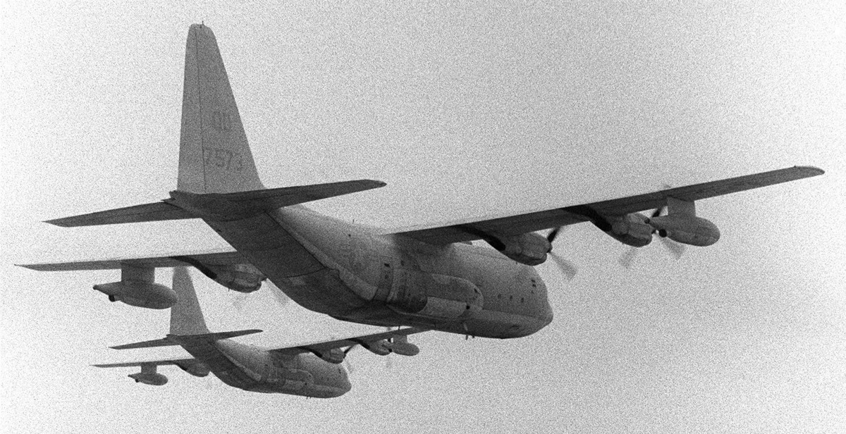 vmgr-152 sumos marine aerial refueler transport squadron kc-130f hercules usmc 1991