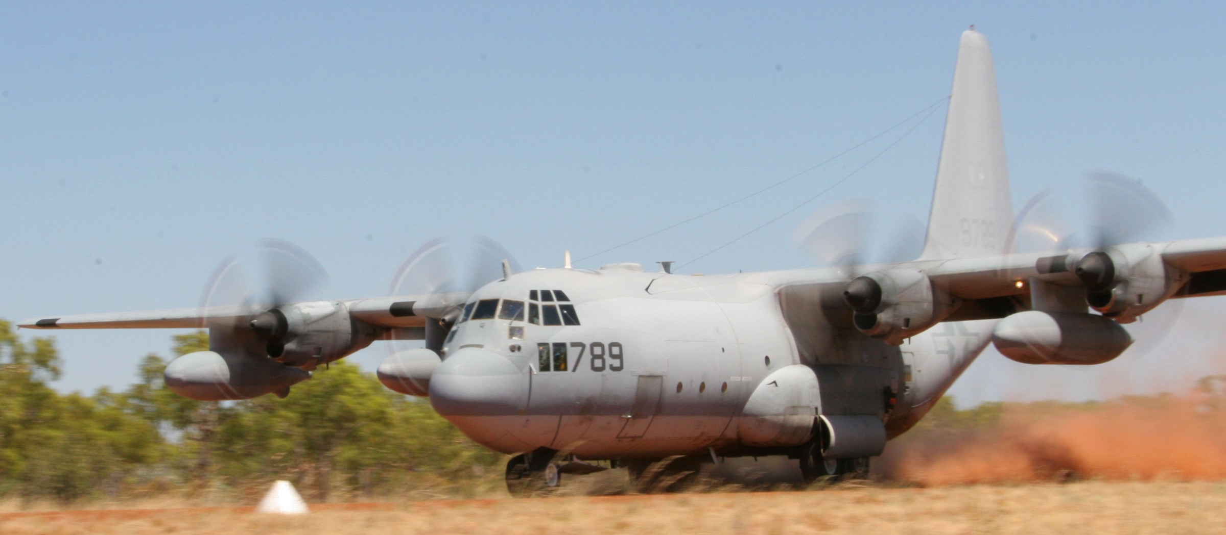 vmgr-152 sumos marine aerial refueler transport squadron kc-130r hercules usmc australia 17