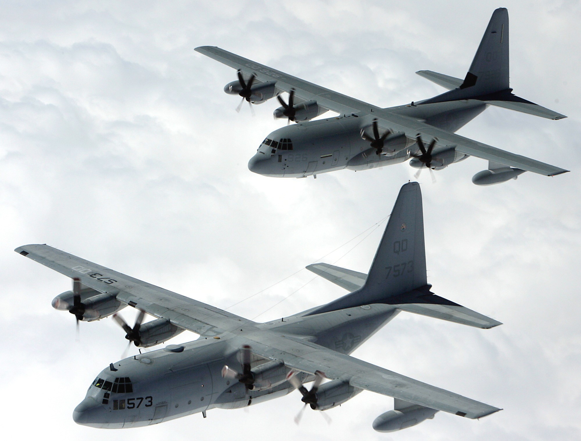 vmgr-152 sumos marine aerial refueler transport squadron kc-130r hercules usmc 18