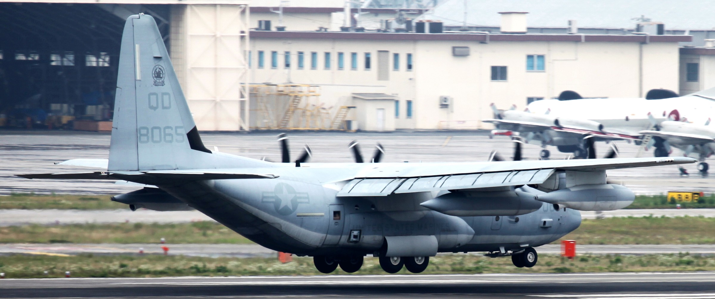 vmgr-152 sumos marine aerial refueler transport squadron kc-130j super hercules usmc 24