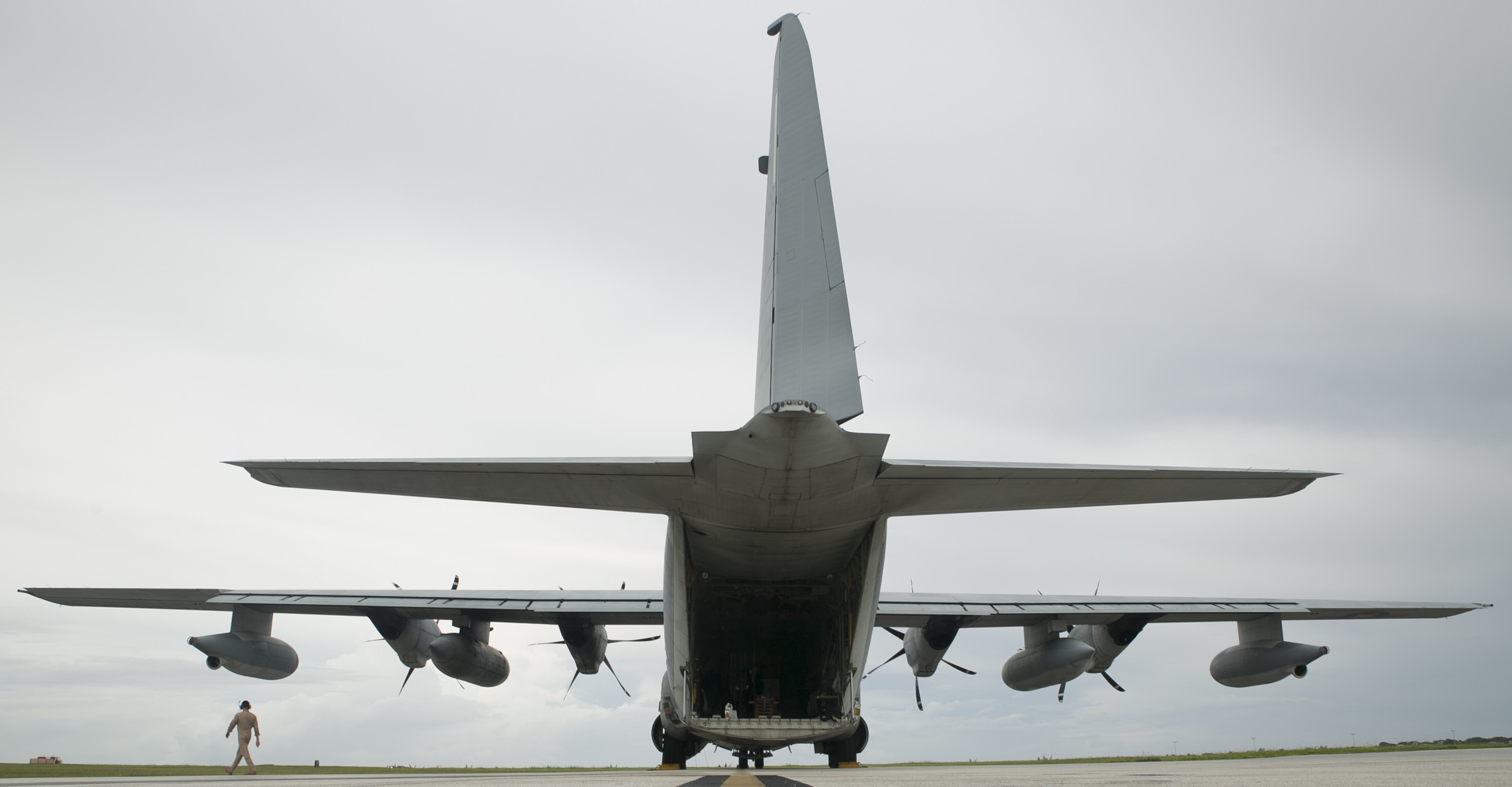 vmgr-152 sumos marine aerial refueler transport squadron kc-130j super hercules valiant shield andersen afb guam 26 