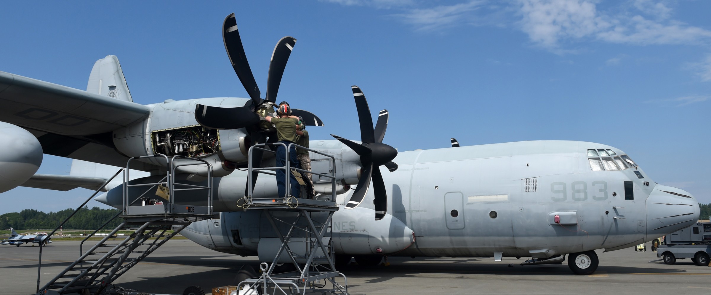 vmgr-152 sumos marine aerial refueler transport squadron kc-130j super hercules usmc 29