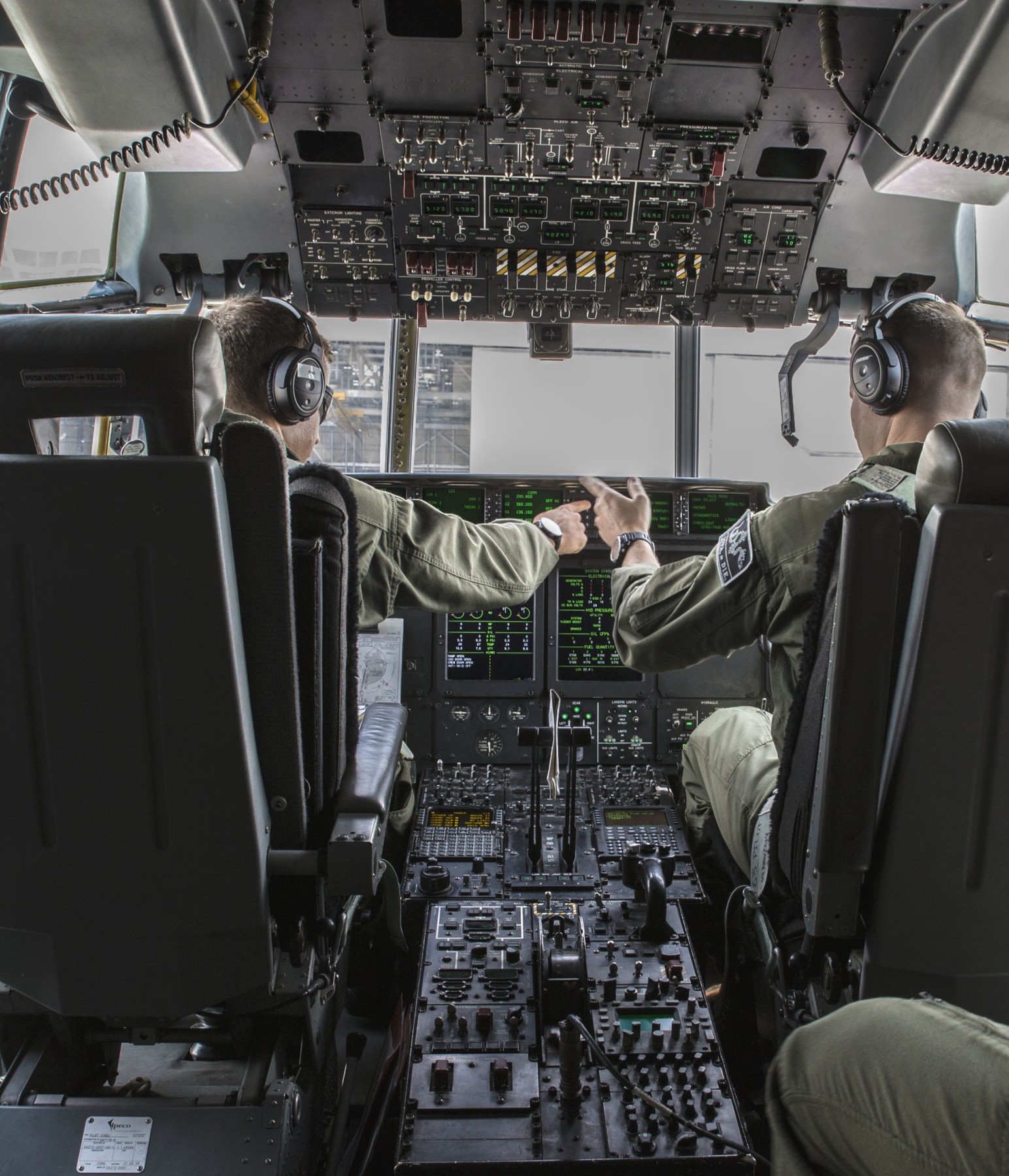 vmgr-152 sumos marine aerial refueler transport squadron kc-130j super hercules usmc cockpit view 31