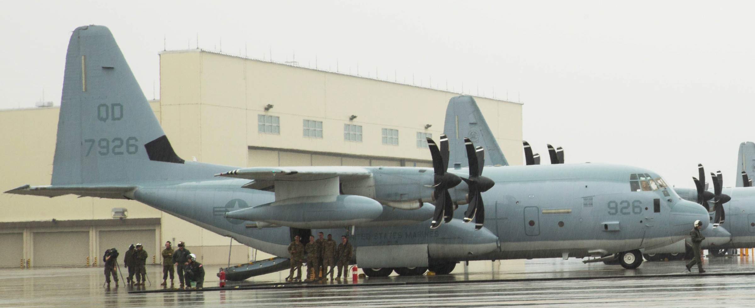 vmgr-152 sumos marine aerial refueler transport squadron kc-130j super hercules usmc 38