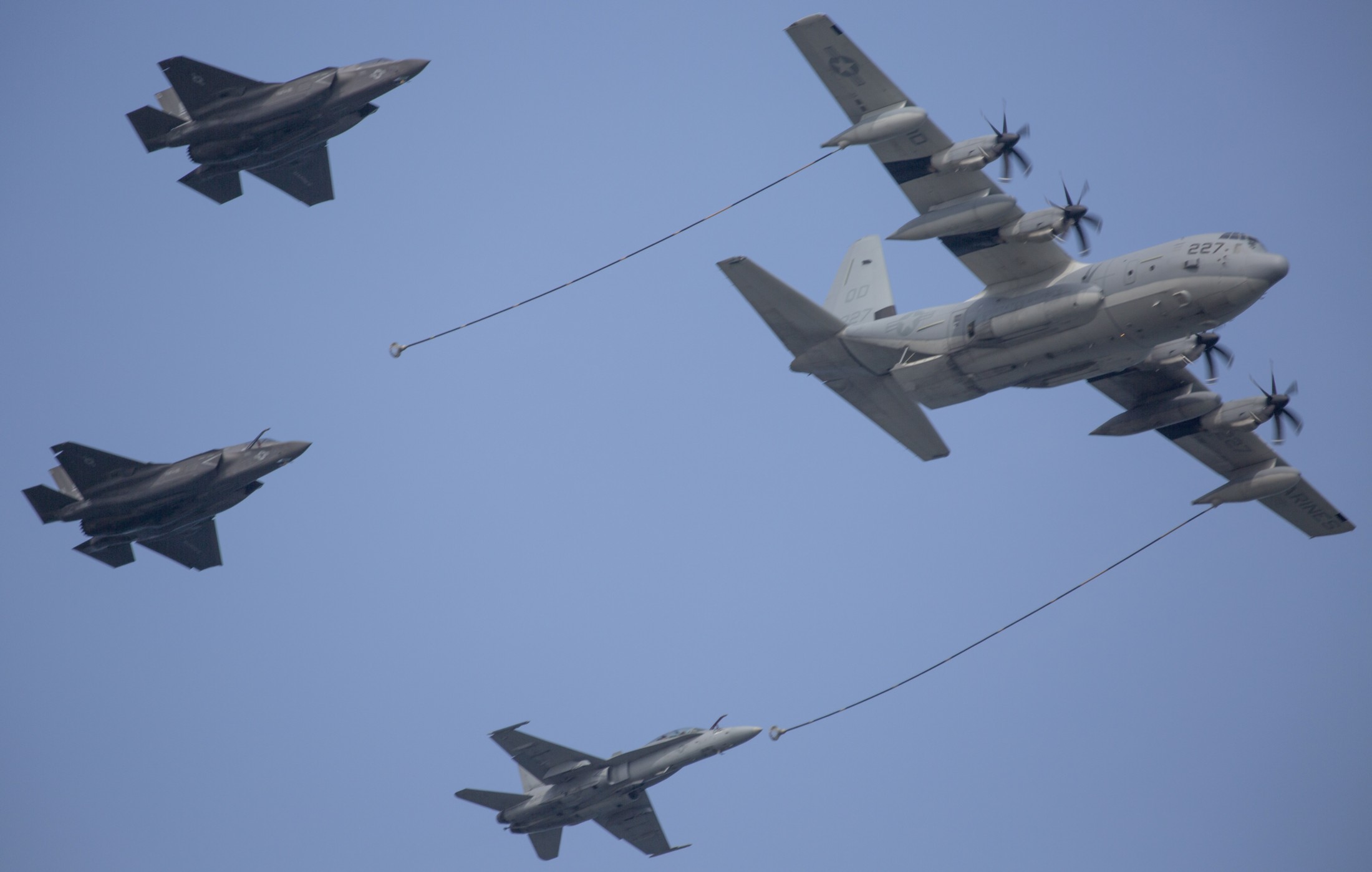 vmgr-152 sumos marine aerial refueler transport squadron kc-130j super hercules usmc iwakuni air show 2018