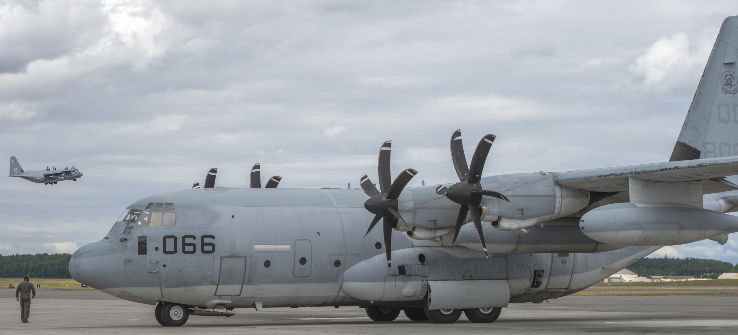 vmgr-152 sumos marine aerial refueler transport squadron kc-130j super hercules usmc 51