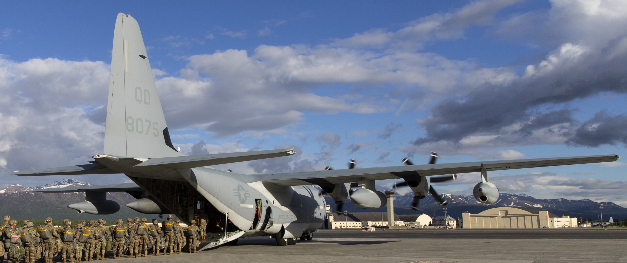 vmgr-152 sumos marine aerial refueler transport squadron kc-130j super hercules usmc 62