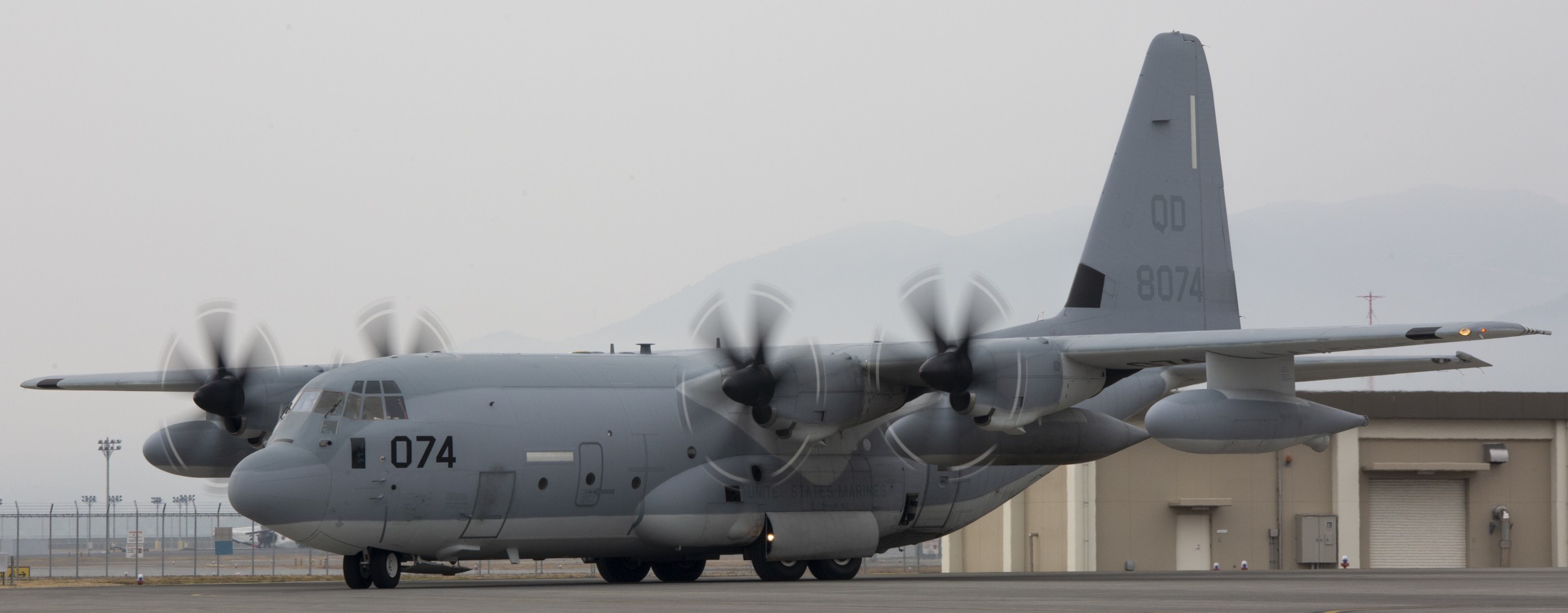 vmgr-152 sumos marine aerial refueler transport squadron kc-130j super hercules usmc 69