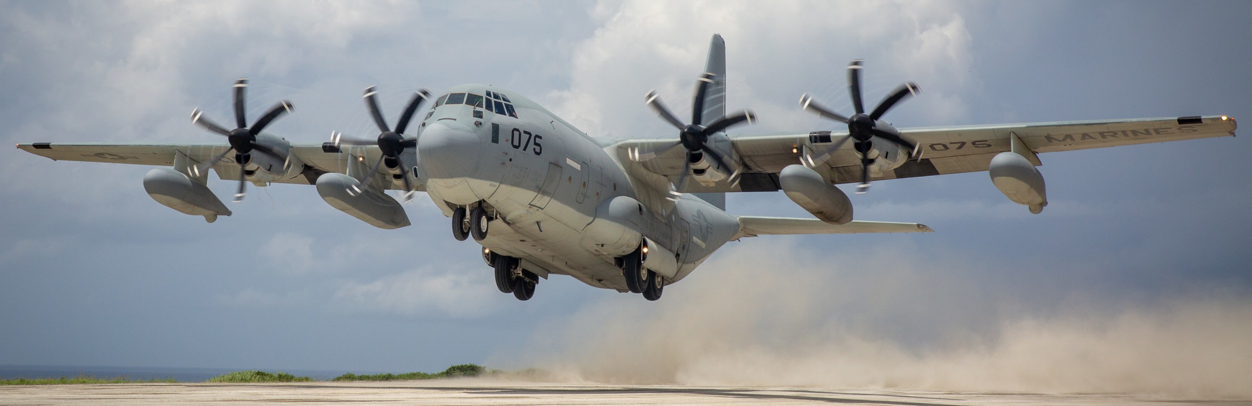 vmgr-152 sumos marine aerial refueler transport squadron kc-130j super hercules usmc 72