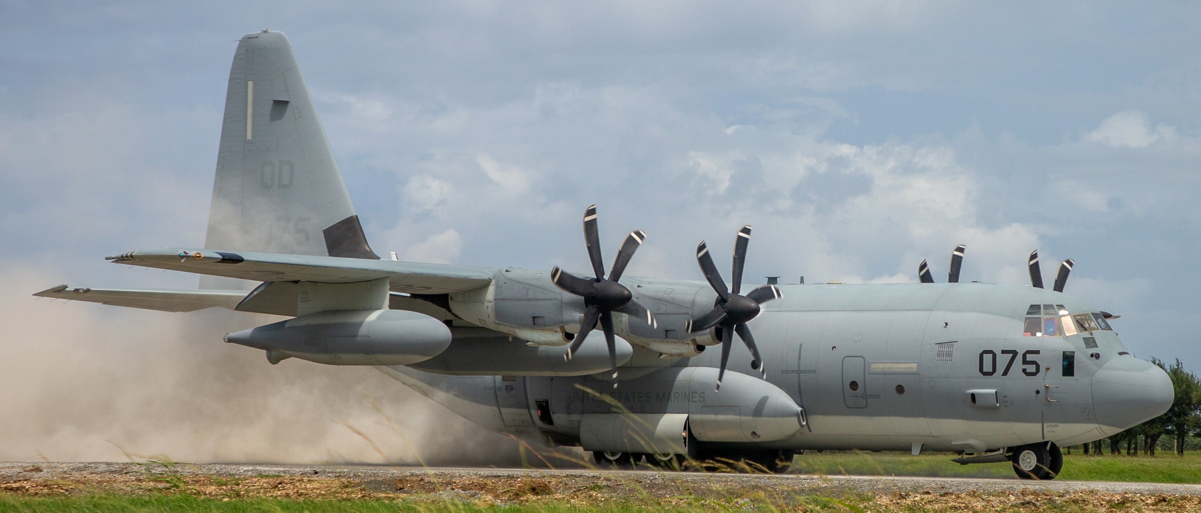 vmgr-152 sumos marine aerial refueler transport squadron kc-130j super hercules usmc ie shima japan 73