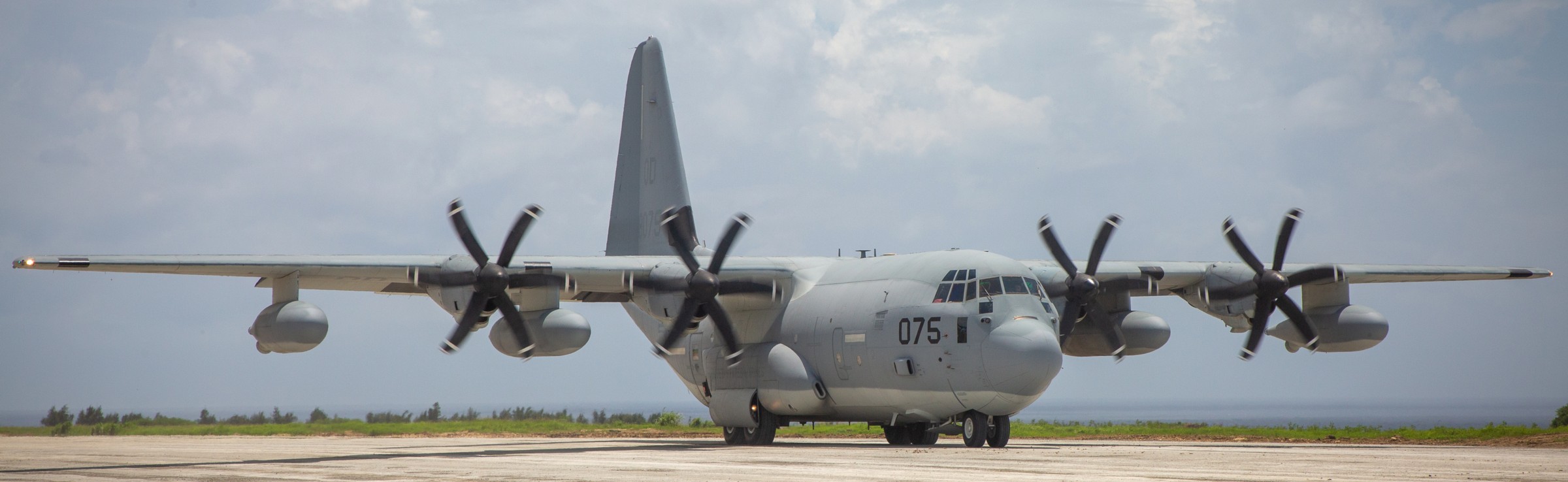 vmgr-152 sumos marine aerial refueler transport squadron kc-130j super hercules usmc 74