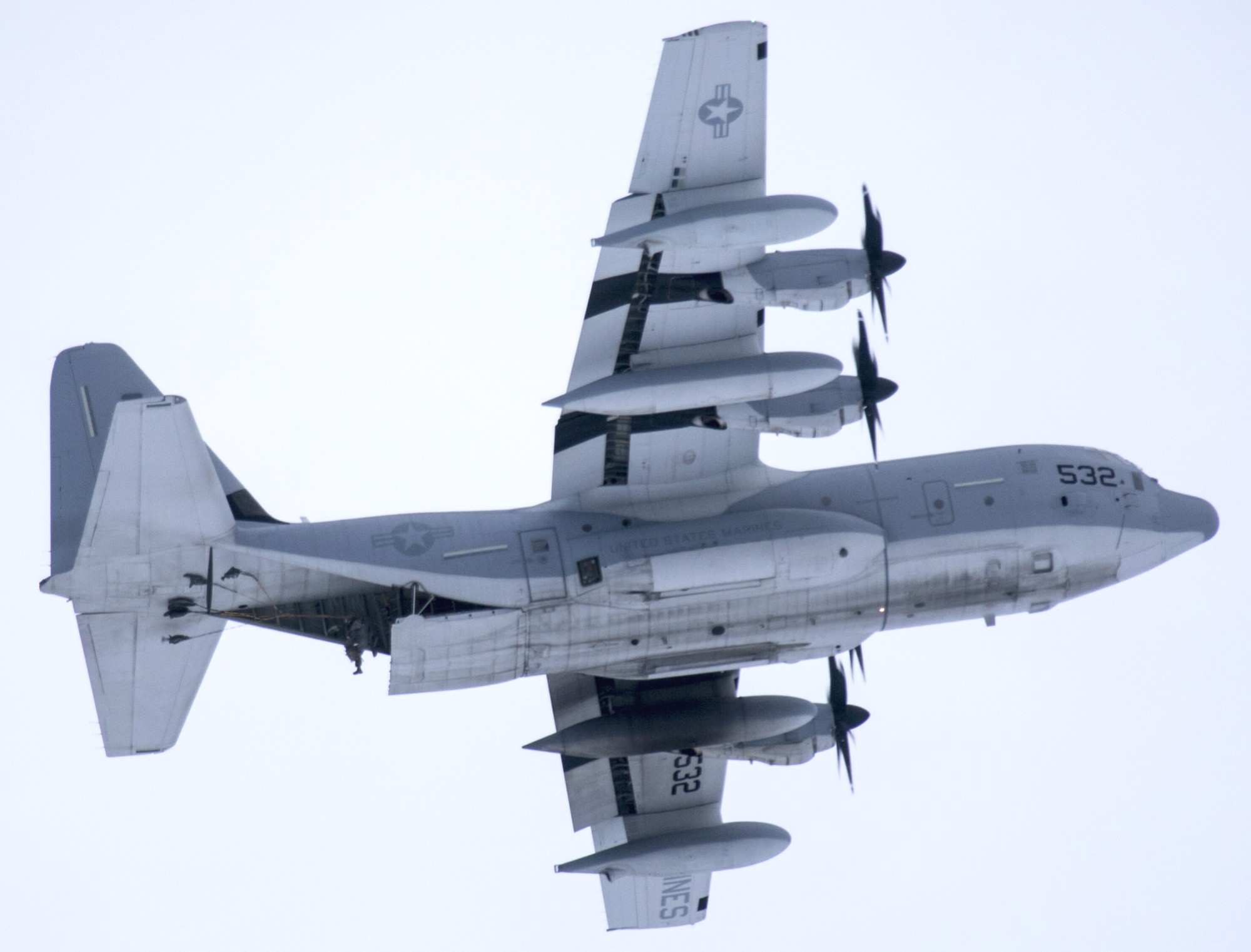 vmgr-152 sumos marine aerial refueler transport squadron kc-130j super hercules usmc 76