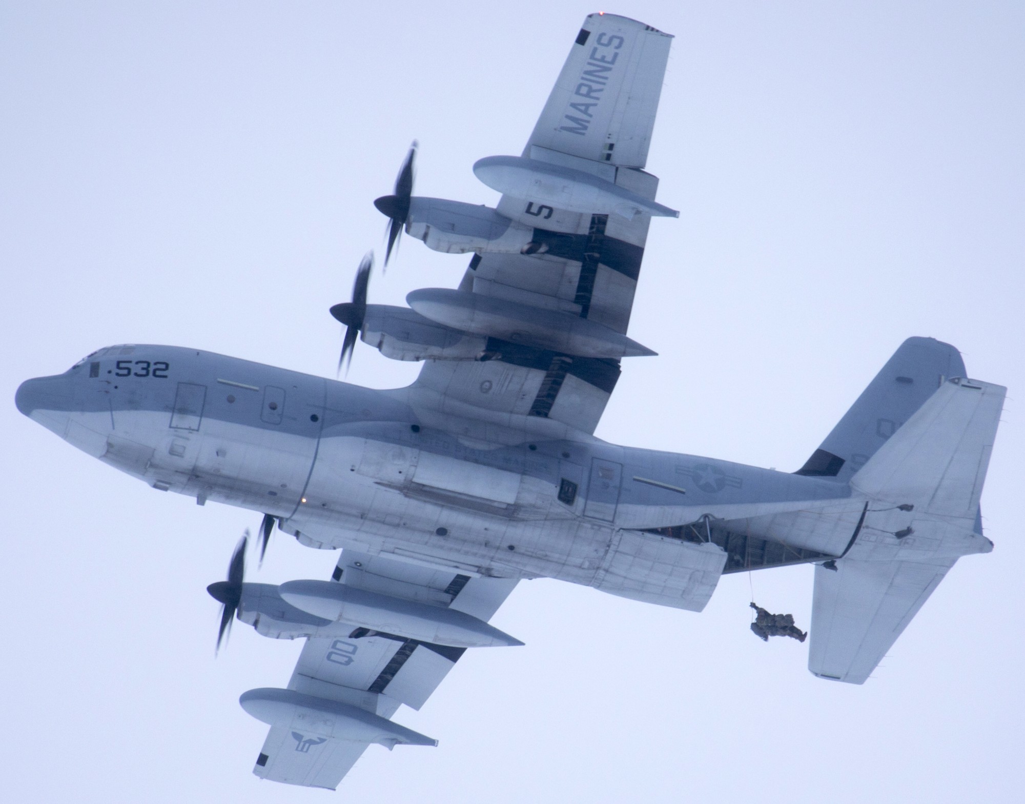 vmgr-152 sumos marine aerial refueler transport squadron kc-130j super hercules usmc 82