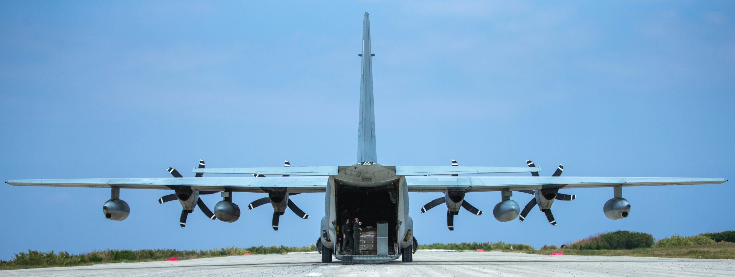 vmgr-152 sumos marine aerial refueler transport squadron kc-130j super hercules ie shima auxilary airfield japan 84