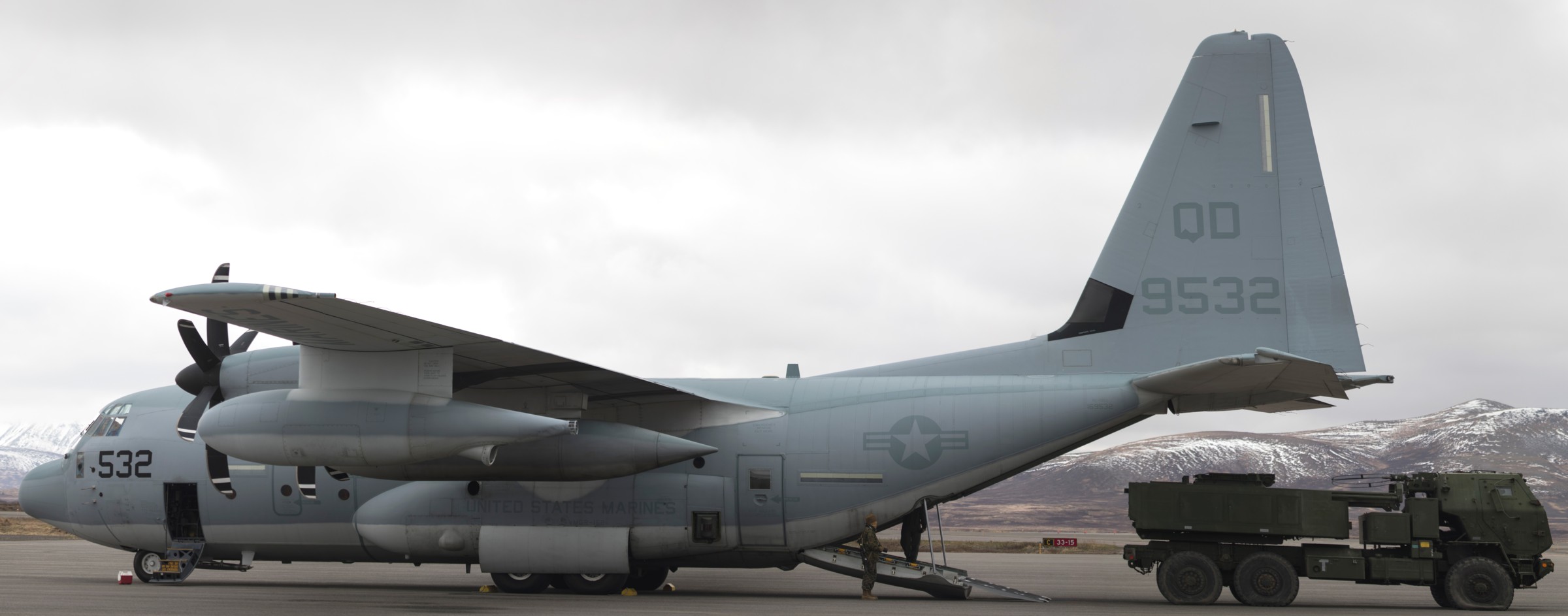 vmgr-152 sumos marine aerial refueler transport squadron kc-130j super hercules usmc cold bay aleutians alaska 85