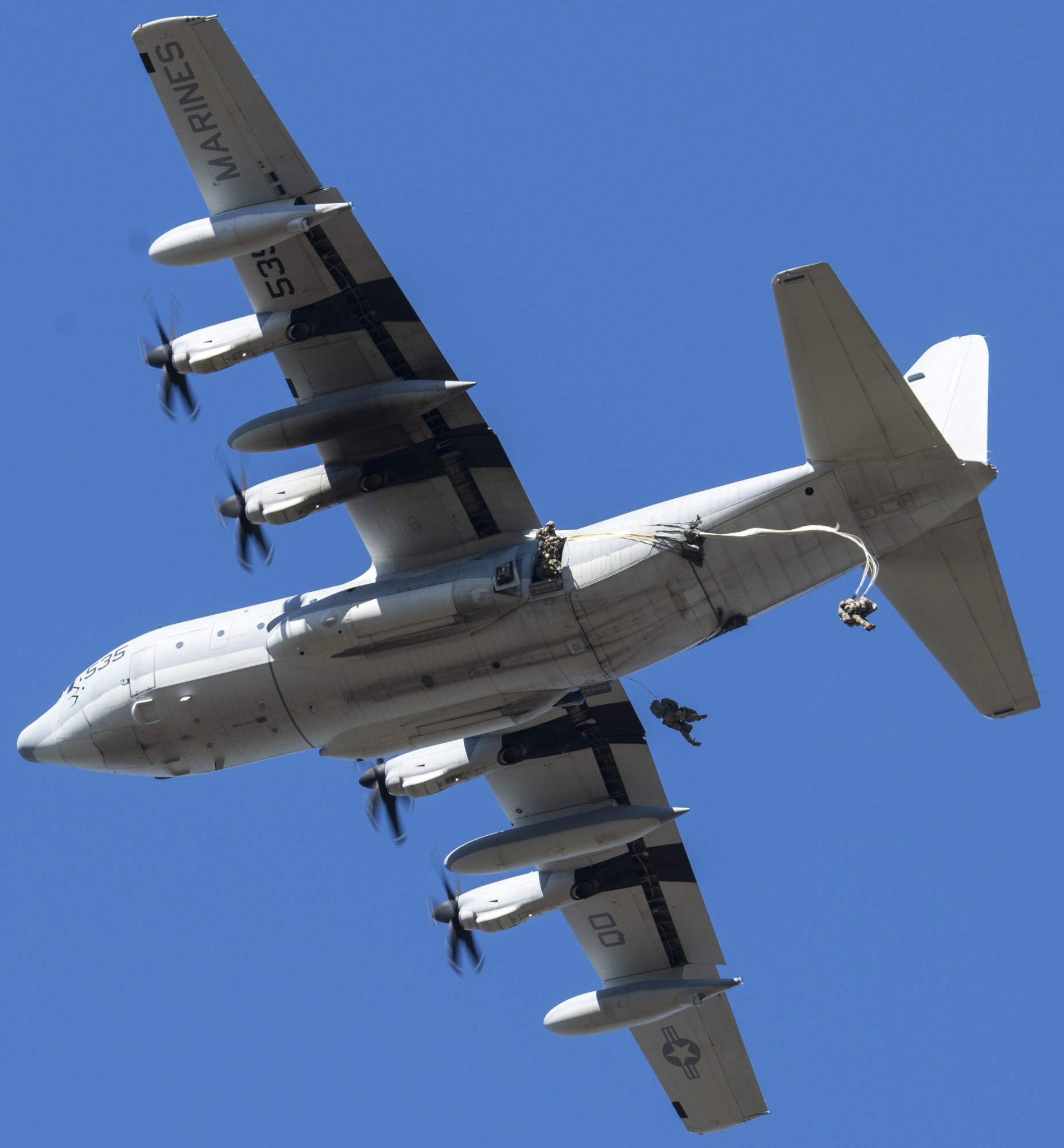 vmgr-152 sumos marine aerial refueler transport squadron kc-130j super hercules usmc 86