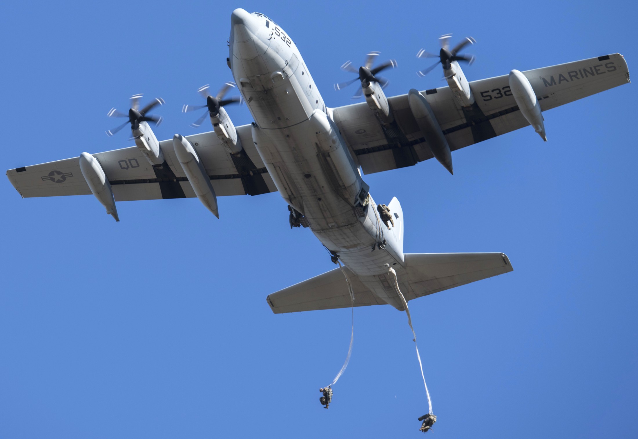 vmgr-152 sumos marine aerial refueler transport squadron kc-130j super hercules usmc 87